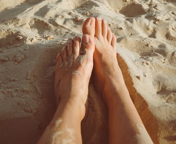 পা ফাটার কারন ও প্রতিকার