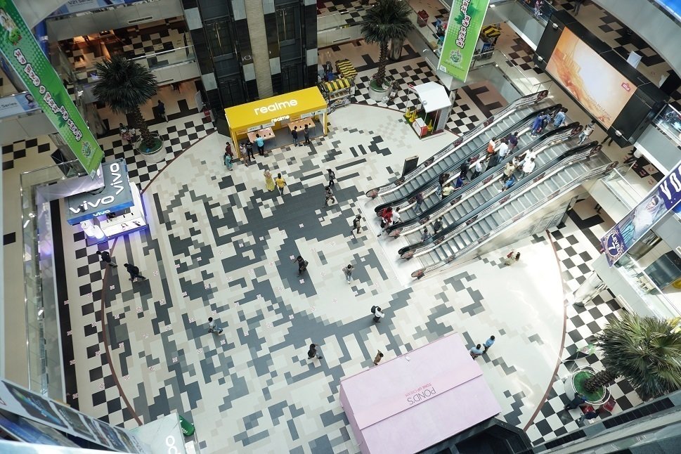 শপিংমলে ভিড় কী শুধু অসেচনতা থেকেই নাকি স্বার্থপরতাও জড়িত?