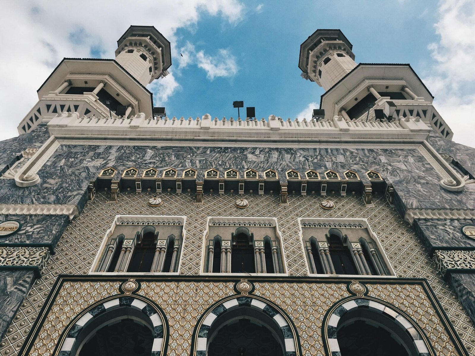 নতুন হজ্জ বুকিং ব্যবস্থা ট্যুর অপারেটরদের বাক্যহীন করে রেখেছে নতুন হজ্জ বুকিং ব্যবস্থা ট্যুর অপারেটরদের বাক্যহীন করে রেখেছে