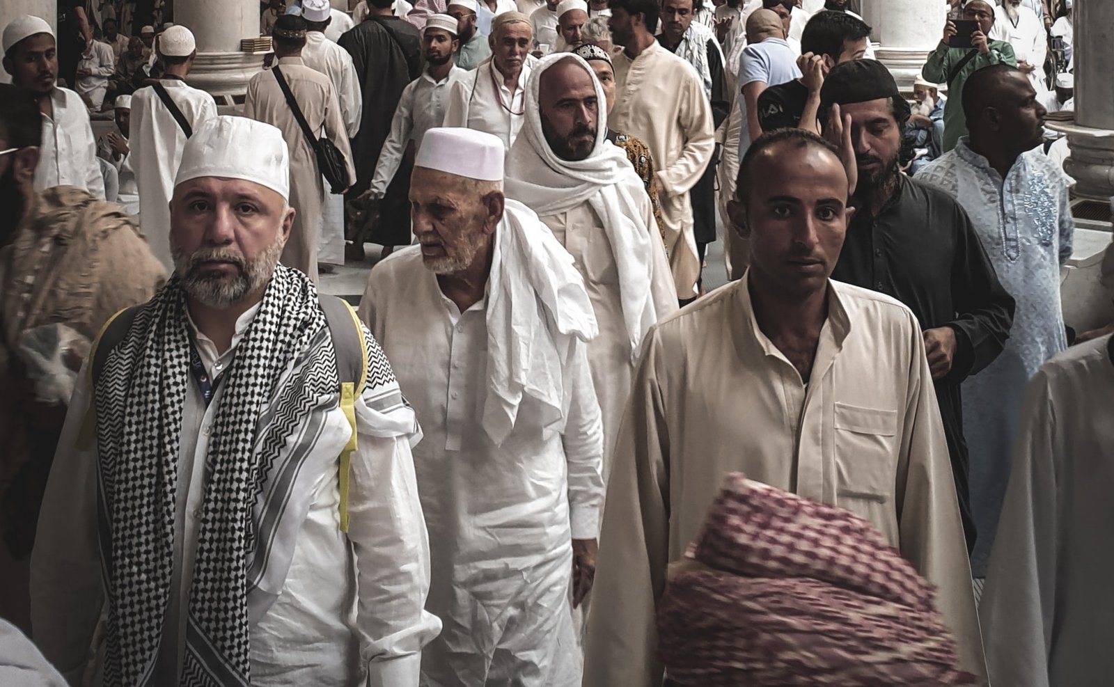 নতুন হজ্জ বুকিং ব্যবস্থা ট্যুর অপারেটরদের বাক্যহীন করে রেখেছে নতুন হজ্জ বুকিং ব্যবস্থা ট্যুর অপারেটরদের বাক্যহীন করে রেখেছে