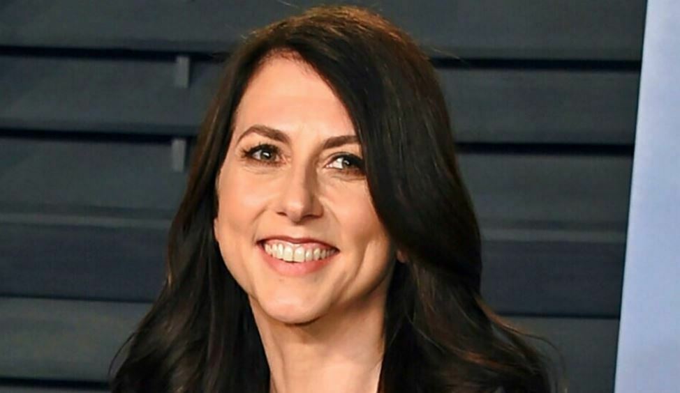 ম্যাকেঞ্জি স্কট দ্বিতীয় স্বামীর থেকে বিবাহবিচ্ছেদের জন্য ফাইল করেছেন